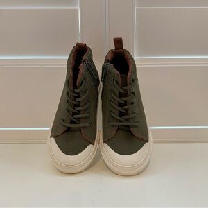 Old Navy Boys Green High-Top Sneakers Size 8